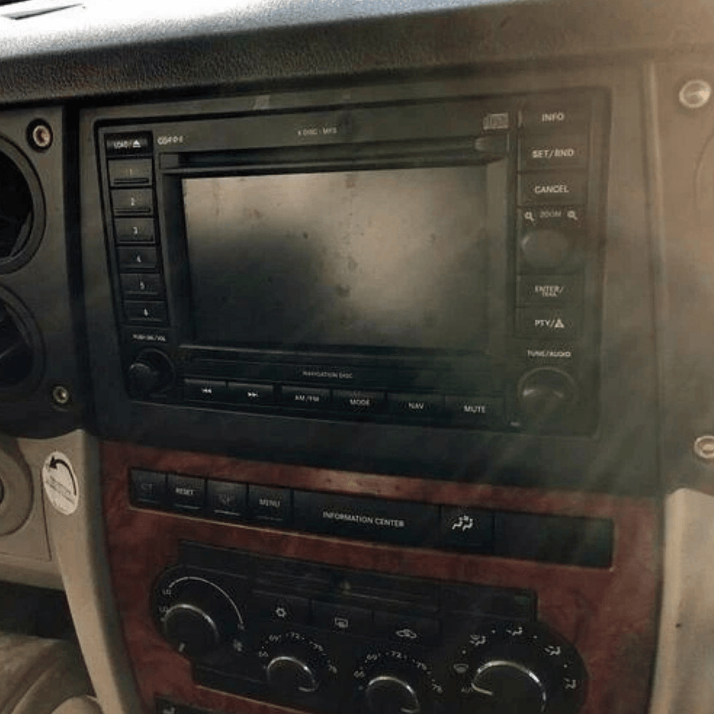 2005-2006 Jeep Grand Cherokee Radio AM/FM CD DVD Player Receiver